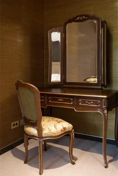 206 Dressing Table