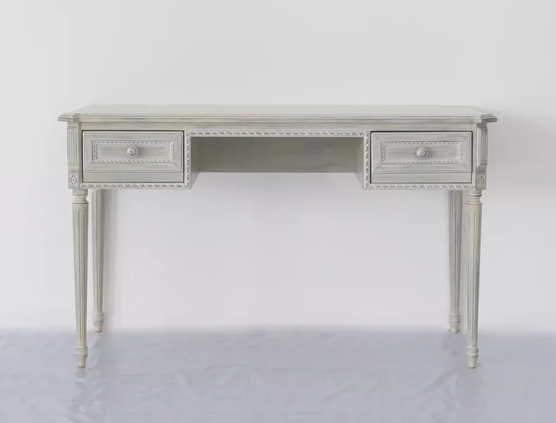 4204 Dressing Table