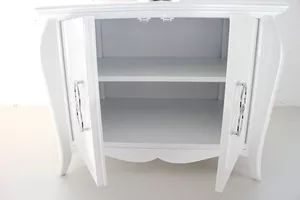 Elida Cabinet